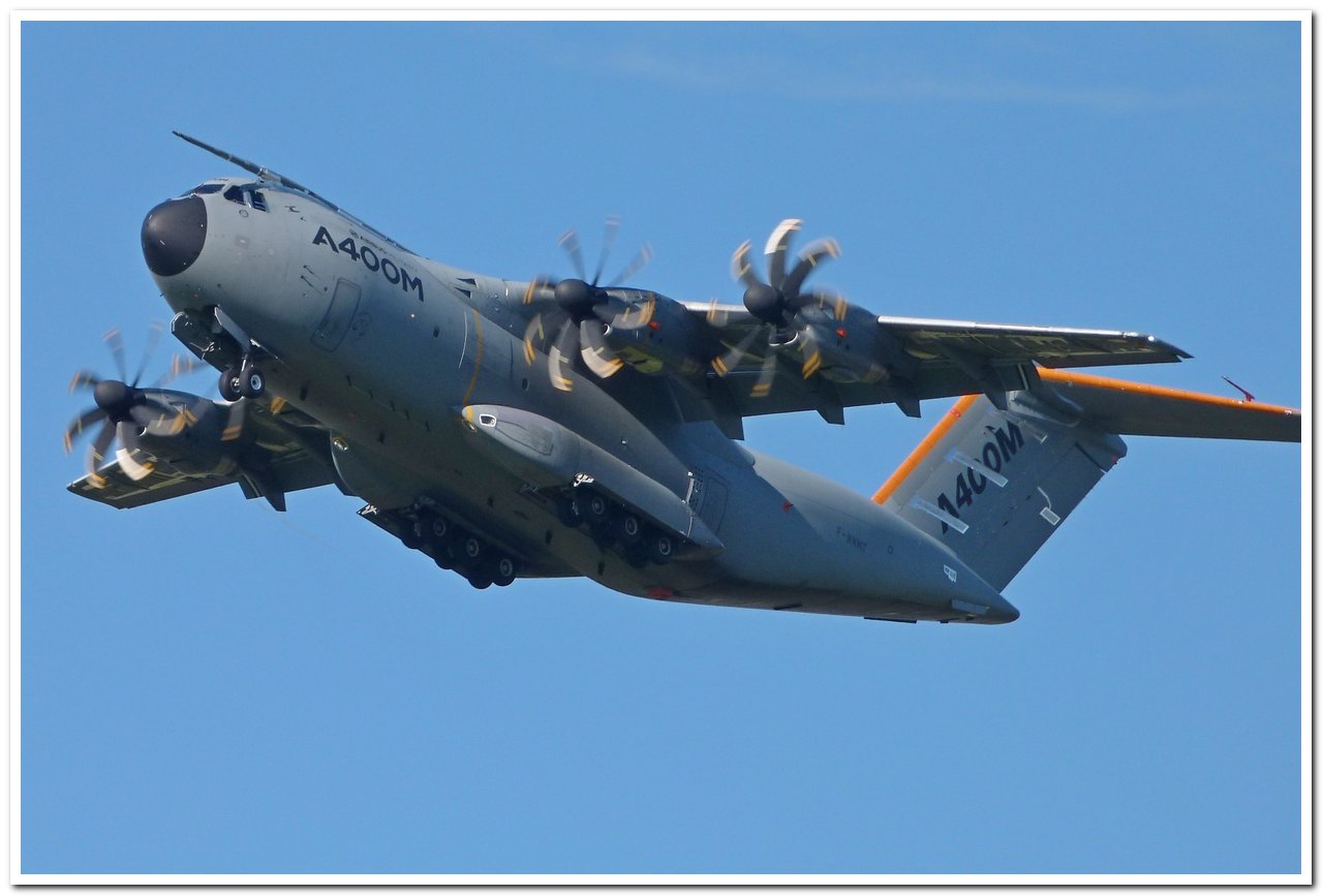 [18/10/2013] Airbus A400M (F-WWMT) Airbus Military P1100411