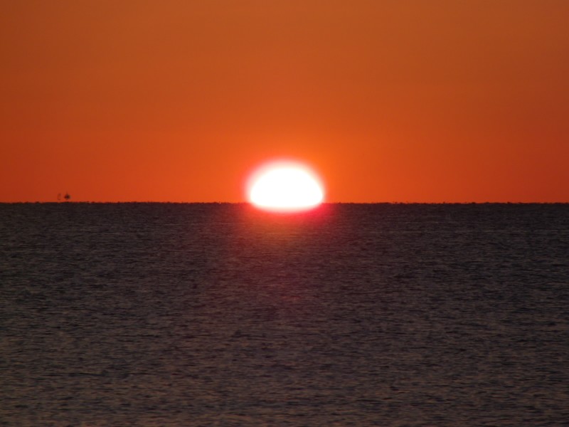 Lever de soleil à Arelès Plage P1000517
