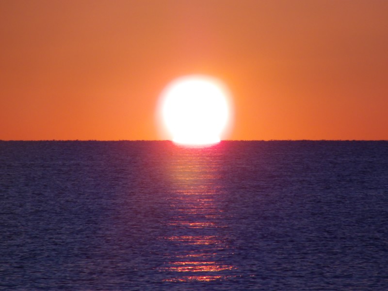 Lever de soleil à Arelès Plage P1000518