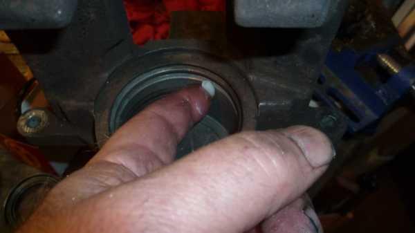 TUTO Échange kit piston sur étrier avant 411