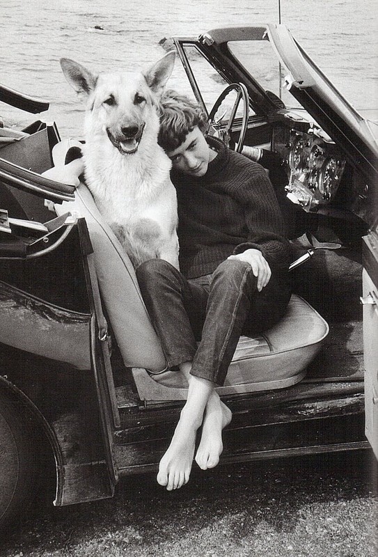 Les auteurs et leurs canins. - Page 3 58ba3e10