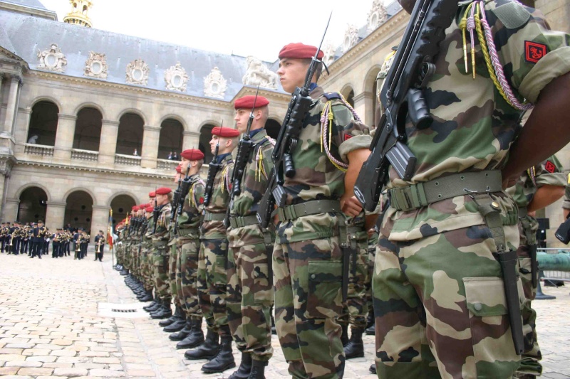 Il y a une guerre en Afghanistan et voici que cette guerre nous saute aux yeux, comme si le risque zéro faisait parti du paquetage de chaque combattant. 00-11-11