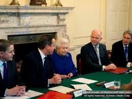 الملكة إليزابيث تحضر اجتماعا للحكومة البريطانية Ouooo_10