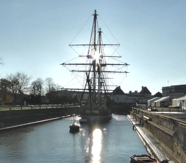 ROCHEFORT : l'HERMIONE EN EAU !!!!!!!!!!!! - Page 2 Hermio10