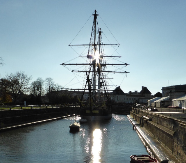 ROCHEFORT : l'HERMIONE EN EAU !!!!!!!!!!!! - Page 2 L_herm10