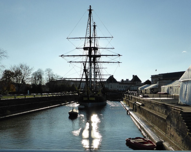 ROCHEFORT : l'HERMIONE EN EAU !!!!!!!!!!!! - Page 2 L_herm11