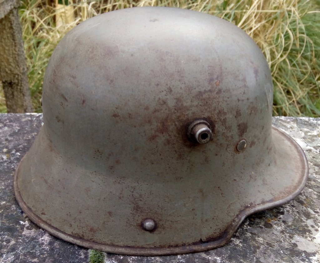 trouvailles : coque stahlhelm 14/18 et pelle allemande Casque11