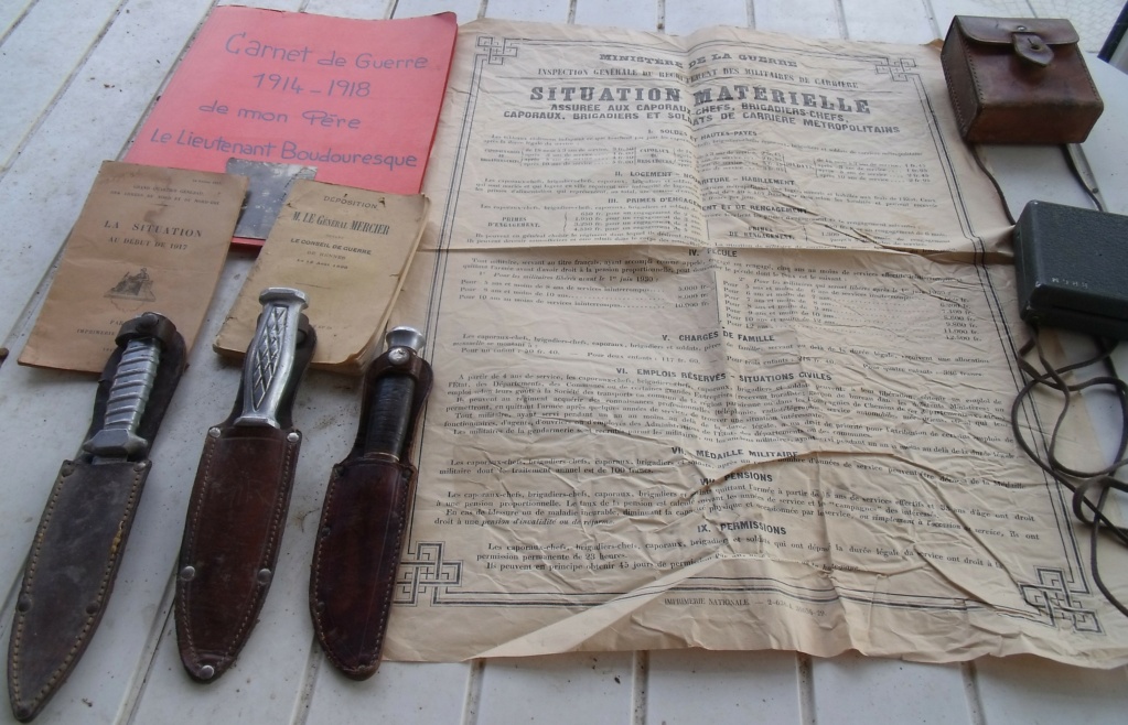 trouvailles boussole BRGM ,papiers, fascicules, affiche couteaux scouts ... Dscf8346