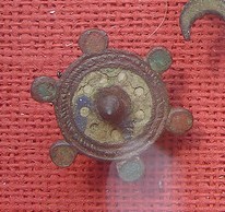 Botón ibérico de cuatro peltas. Siglo VI-IV a.C. Tipo K30b - Página 4 64364010