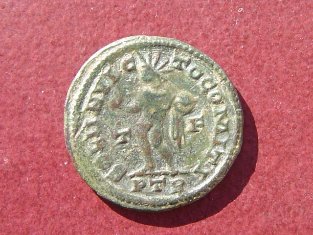 Nummus o follis de Constantino I. SOLI INVICTO COMITI para comparar con el tuyo.  _57m10