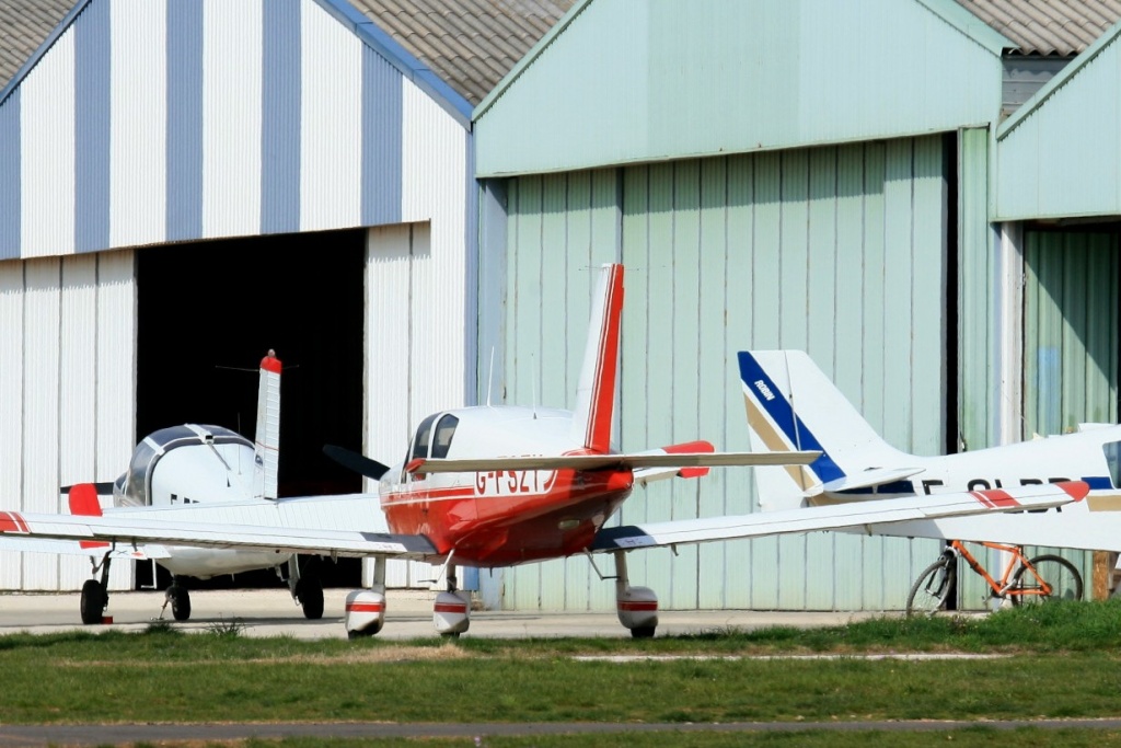 Aérodrome de Cuers-Pierrefeu - LFTF -2014 - Page 2 G-fszy11