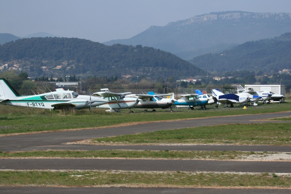 Aérodrome de Cuers-Pierrefeu - LFTF -2014 - Page 2 Parkin10