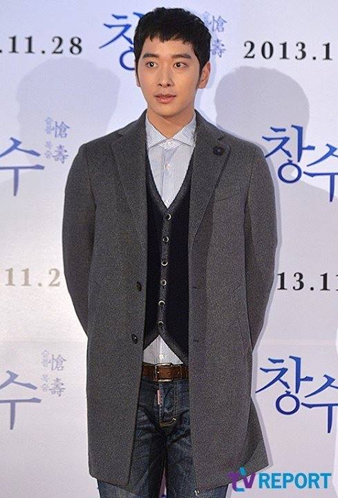 [21.11.13] [PICS] Chansung présent à la Première du film 'Chance' 1022