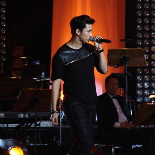 [30.10.13] [PICS] Les 2PM au concert de Lee Mija à Francfort (26/10/2013) 1515