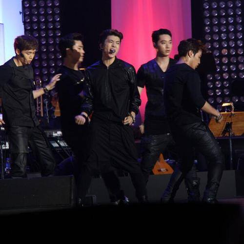 [30.10.13] [PICS] Les 2PM au concert de Lee Mija à Francfort (26/10/2013) 1614