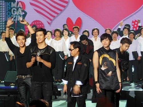 [30.10.13] [PICS] Les 2PM au concert de Lee Mija à Francfort (26/10/2013) 820