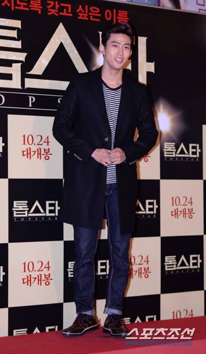 [21.10.13] [PICS] Taecyeon présent à la Première du film 'Top Star' 914