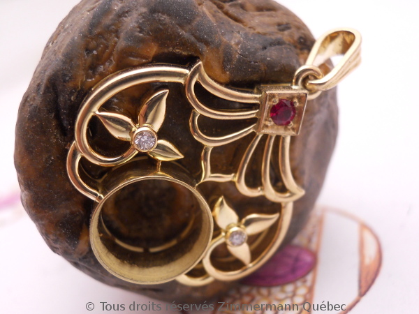 Pendentif or 18 K avec une aigue-marine de 10 mm ( taillée par Patrick Dubuc ) Dscn1711