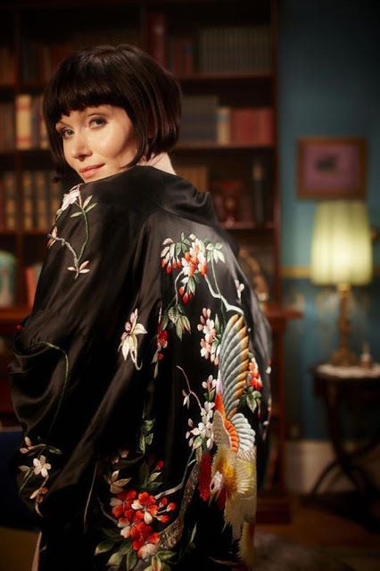 La mode dans les films/séries tv - Page 3 Phryne10