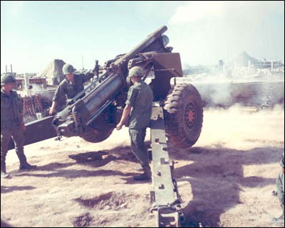 Obusier M114A1 Howitzer 155mm 2710