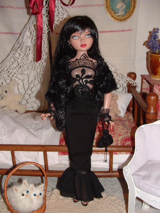 THEME DU MOIS DE NOVEMBRE 2013 : Ellowyne et sa petite robe noire Dscf0047