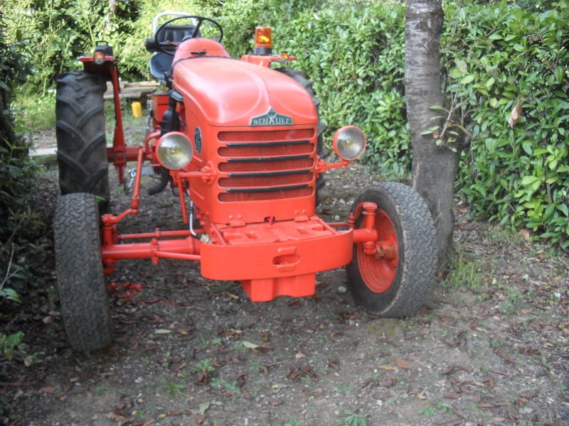 Restauration d'un tracteur Renault D 35 - Page 3 Sdc10089