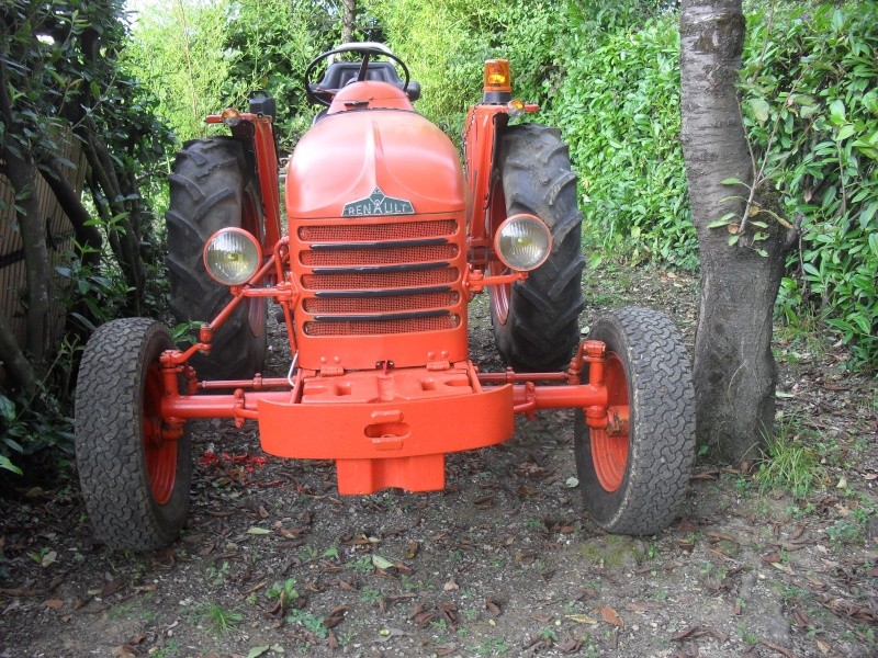 Restauration d'un tracteur Renault D 35 - Page 3 Sdc10092