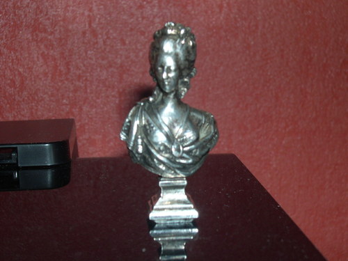 buste de Marie-Antoinette - Page 2 Cachet10