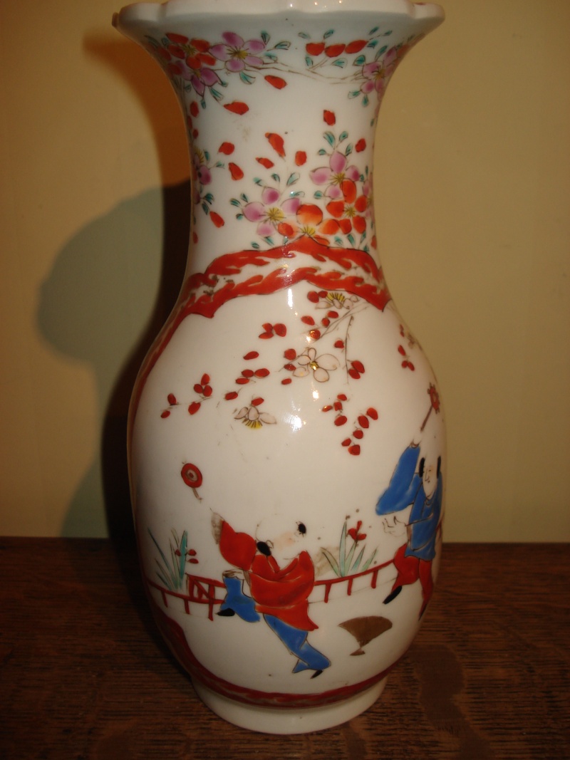 Petit vase en porcelaine chinoise Dsc04711