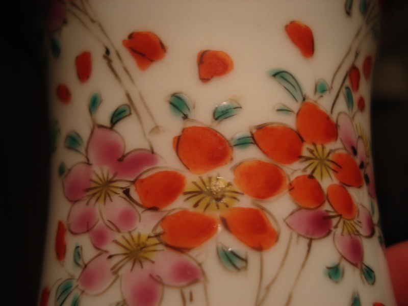 Petit vase en porcelaine chinoise Dsc04715