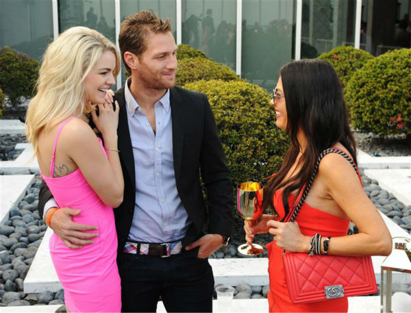 Juan Pablo Galavis & Nikki Ferrell - Fan Forum - Pictures - Videos - Articles and Interviews - No Discussion - Page 7 14031918