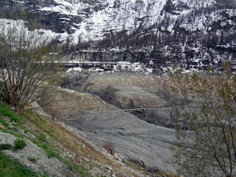 [Tignes] Le barrage de Tignes et les aménagements liés - Page 5 Dscn1418