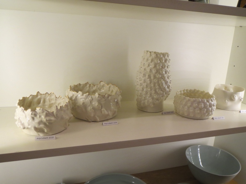 A visit to Contemporary ceramics... - Page 2 01110
