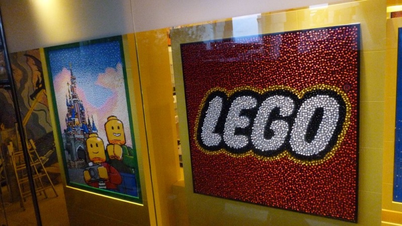 Lego Store [Disney Village - 2014] - Page 29 P1310711