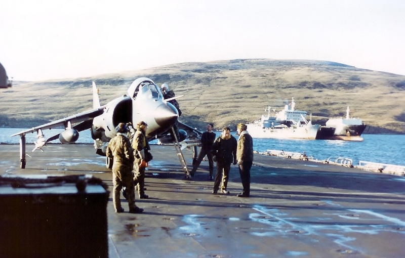 Guerre aérienne aux Malouines : acte V : FRS.1 Sea Harrier n°800 NAS 40895814