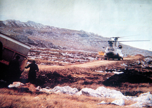 Guerre aérienne aux Malouines : Acte VII : HC-1 Chinook "The Survivor"   45968310