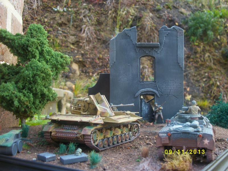 Möbelwagen abandonné et M-20 près de la Ferme de la Trappe en ruines [ TAMIYA 1/48° ] par Mitch 70. Imgp1314
