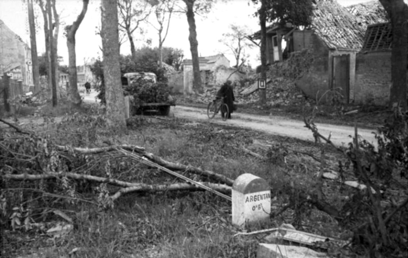 Les troupes de la Luftwaffe en Normandie - Page 5 119