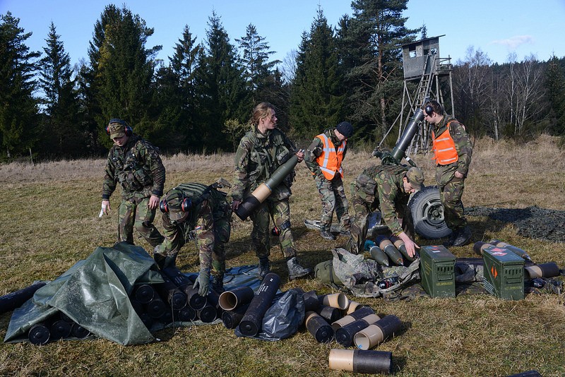 Armée Hollandaise/Armed forces of the Netherlands/Nederlandse krijgsmacht - Page 15 1683