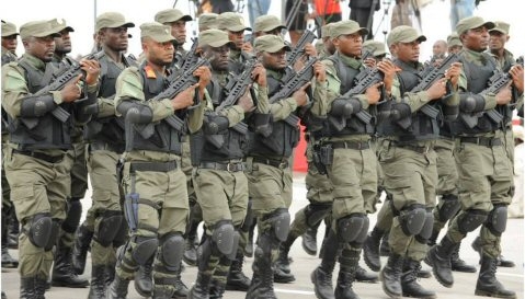 Armée de la guinée équatoriele - Page 2 254