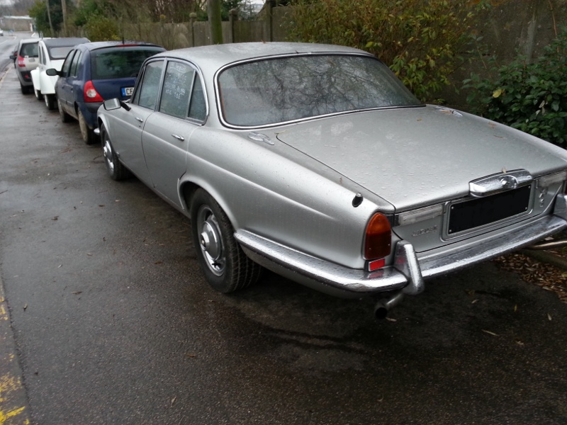 Petits trésors de parkings... - Page 4 Xj6-s211