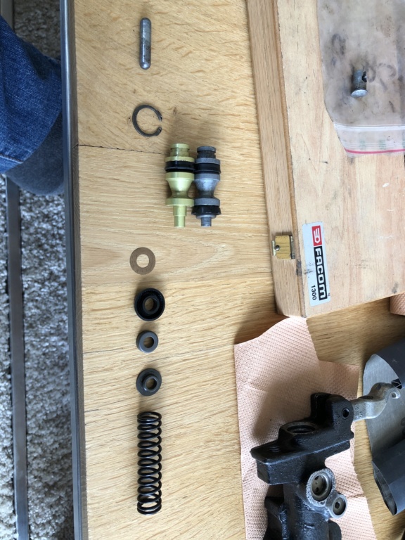 Notice de montage des element du piston du MC frein ATE BMW R90S  42c46710