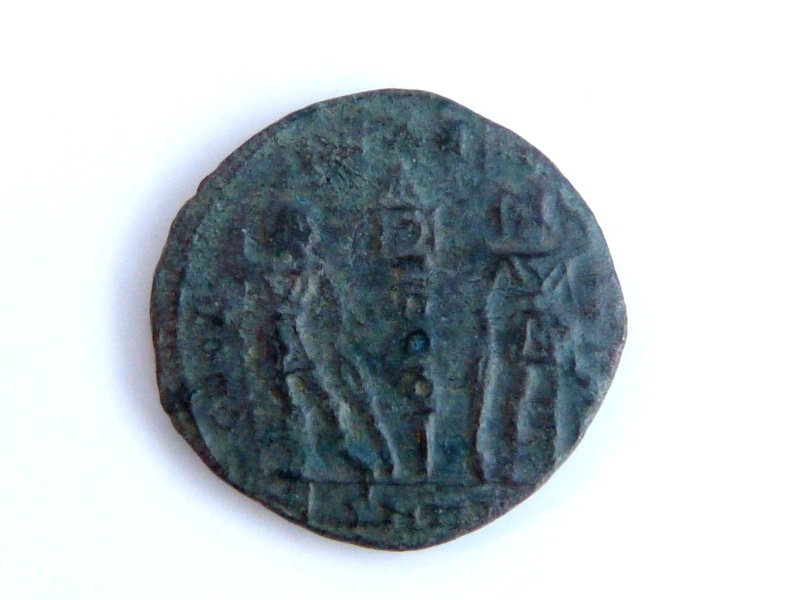 Nummus Constantin II Thessalonique + aurelianus Claude II P1050025