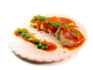 lomo de cerdo braseado en salsa con guisantes y zanahorias Lomo_d11