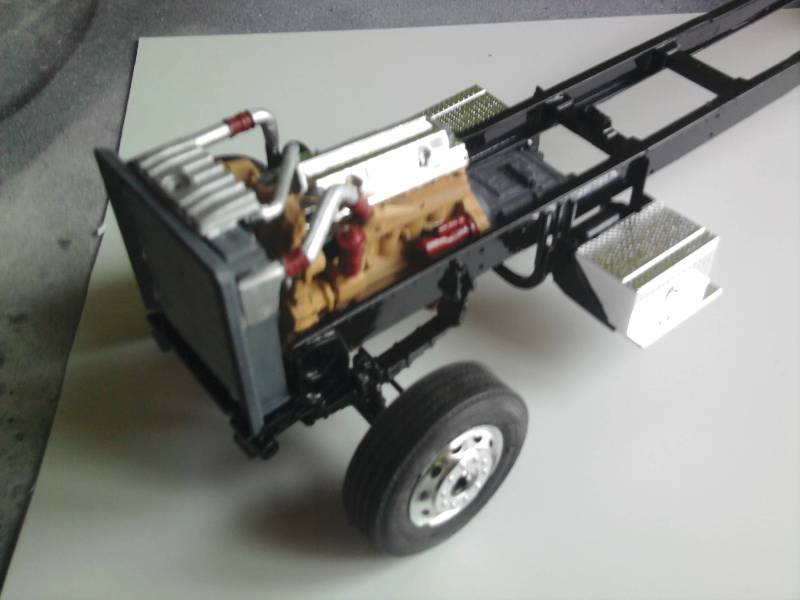 Peterbilt 379 mit 180 inch Sleeper 1:24 05_12