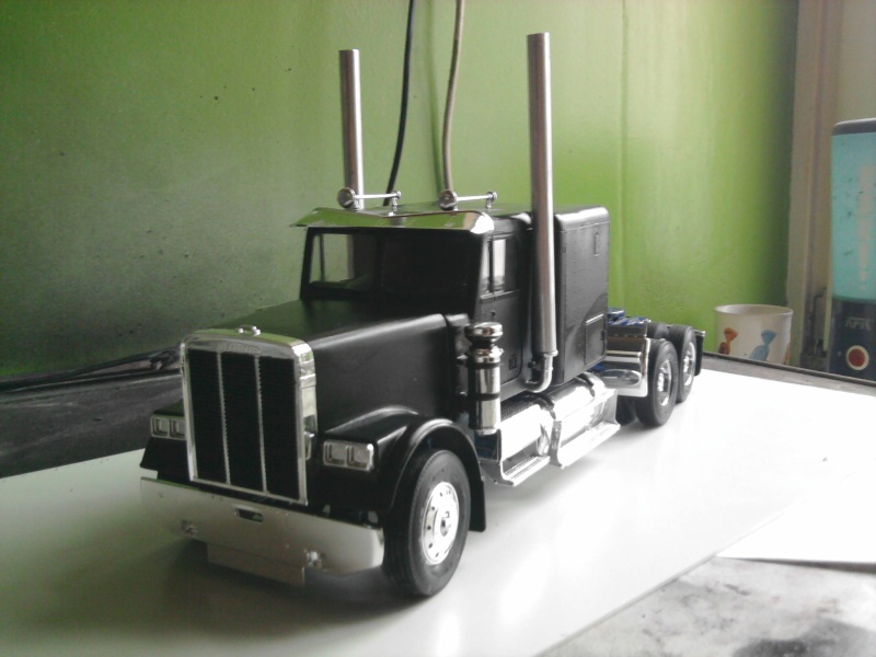 Revell Freightliner Conventional 1:24 Foto0744