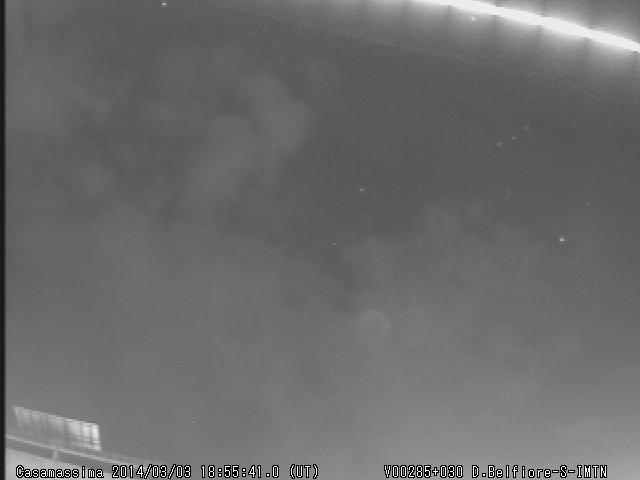 Due stani oggetti luminosi M2014012