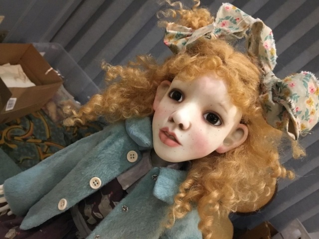 Premières photos de la nouvelle poupée de Connie Lowe: Alice Anne.  Nouvelles photos 19/09/19 - Page 2 70336410
