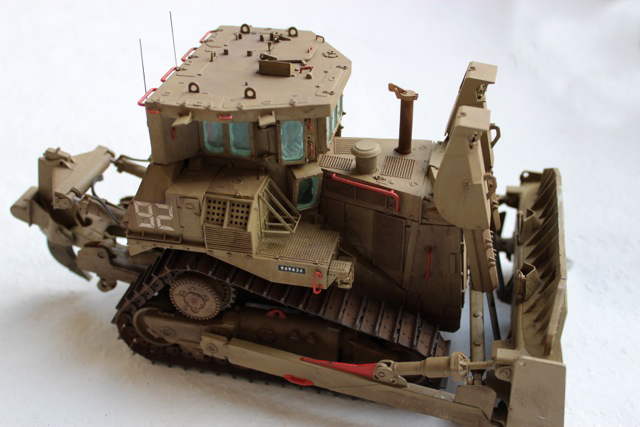 MENG D9R Armored Bulldozer  1:35 Img_7618