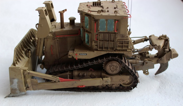 MENG D9R Armored Bulldozer  1:35 Img_7619